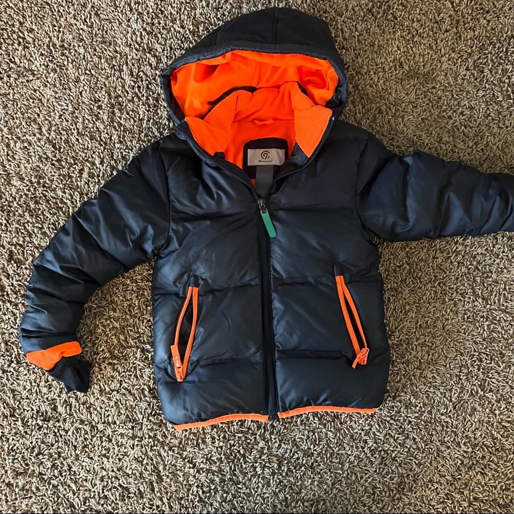 Boys winter coat, size XS, like new!